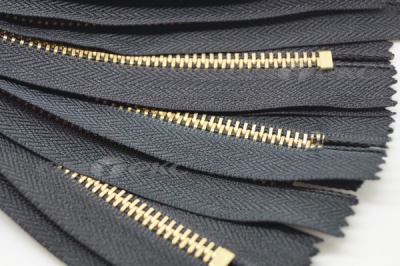 18см молнии джинсовые №322 черный авт. т4 латунь - купить в Махачкале. Цена: 28.62 руб.
